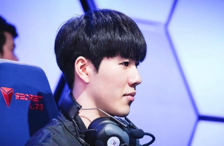 半场战报：利物浦1-0伯恩茅斯，埃基蒂克英超首秀斩获首球